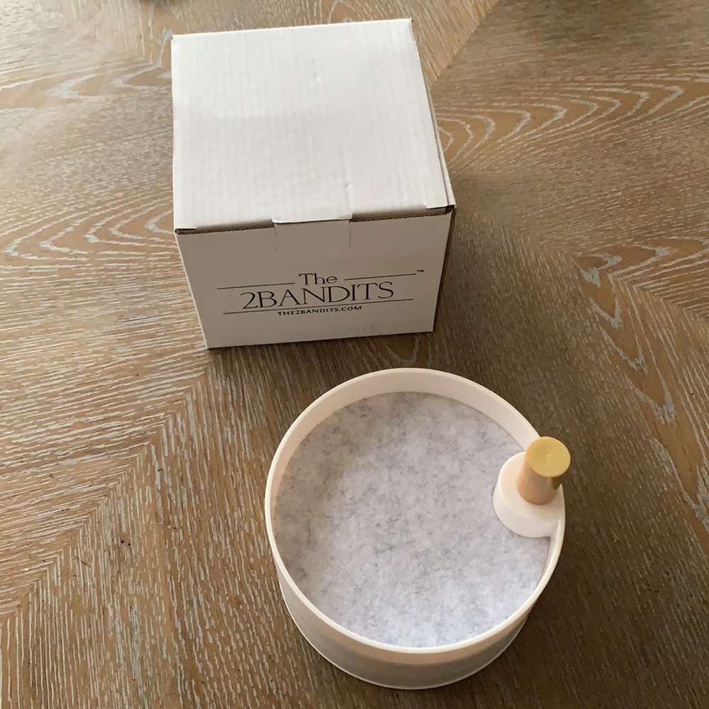 THE 2 BANDITS Tiered White Catchall Tray 5”Wx 3”H - Picture 6 of 9